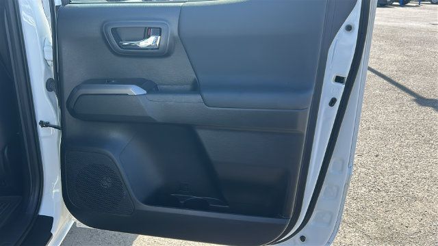 Used 2021 Toyota Tacoma TRD Off-Road w/ TRD Premium Off Road Package AWD/4WD image 12