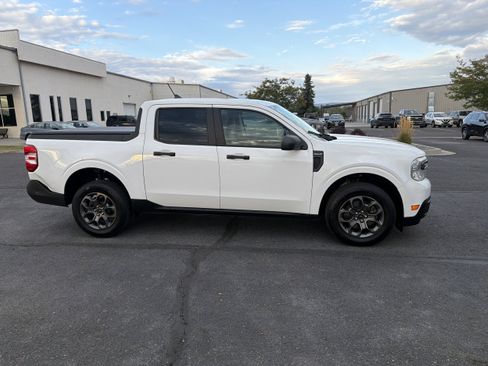 Used 2022 Ford Maverick XLT FWD image 4
