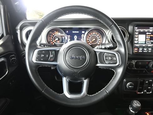 Used 2022 Jeep Wrangler Unlimited Sahara w/ Dual Top Group AWD/4WD image 35