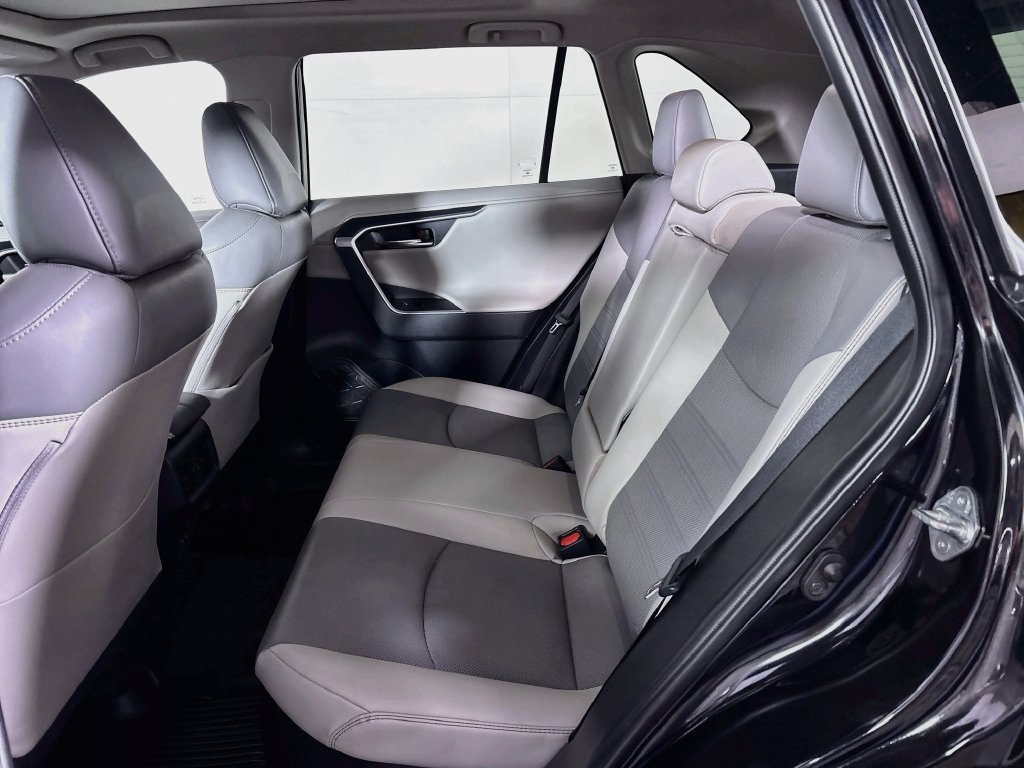 Used 2022 Toyota RAV4 Limited AWD/4WD image 21