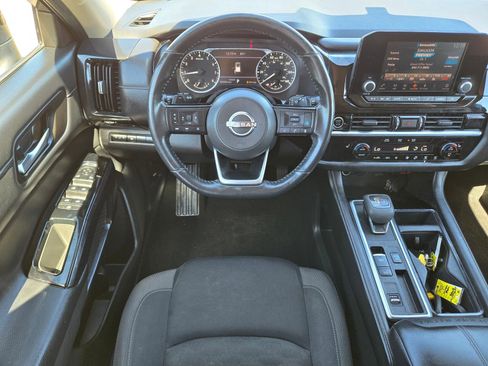 Used 2022 Nissan Pathfinder SV FWD image 16