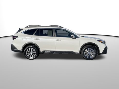Used 2020 Subaru Outback Premium image 2
