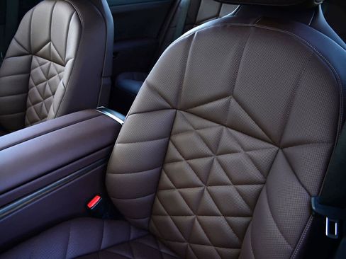 Used 2025 BMW 740i image 5