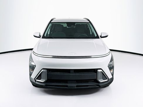 Used 2025 Hyundai Kona SEL image 2