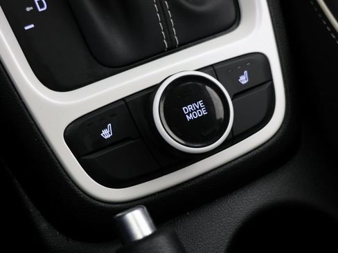 Used 2022 Hyundai Venue Limited w/ Cargo Package image 9