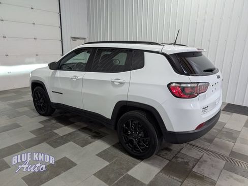 Used 2025 Jeep Compass Latitude w/ Altitude Special Edition AWD/4WD image 2