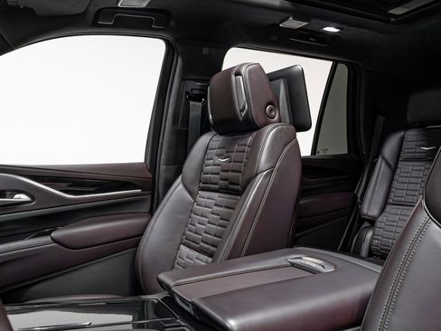 Used 2022 Cadillac Escalade Sport Platinum image 11