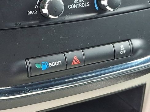 Used 2019 Dodge Grand Caravan SXT FWD image 15