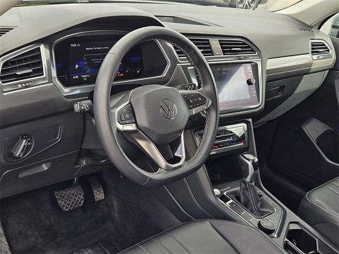 Used 2022 Volkswagen Tiguan SE image 28