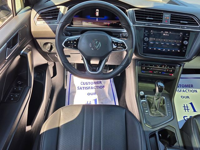 Used 2022 Volkswagen Tiguan SE R-Line FWD image 7