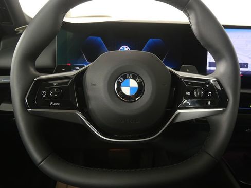 Certified 2025 BMW 530i image 21