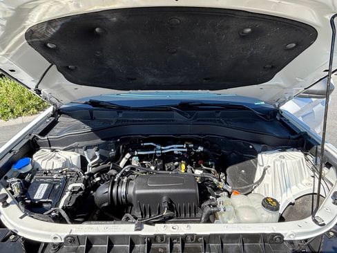 Used 2021 Ford Explorer XLT AWD/4WD image 30