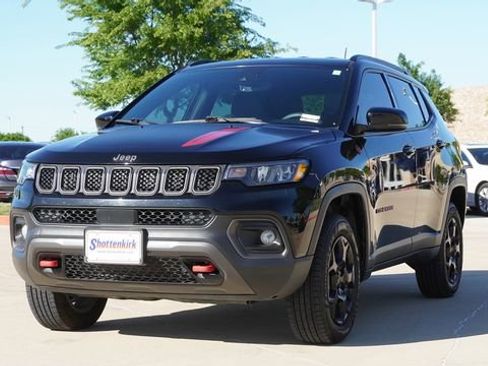 Used 2023 Jeep Compass Trailhawk image 3