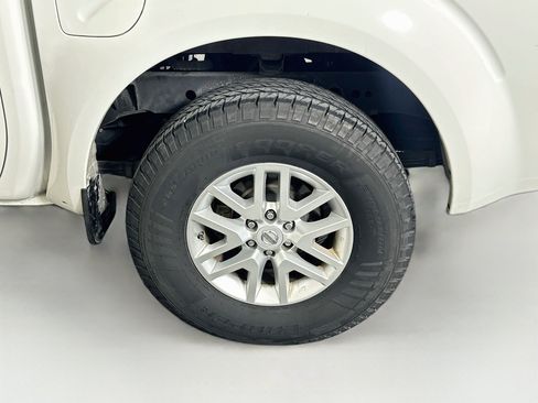 Used 2015 Nissan Frontier SV RWD image 11