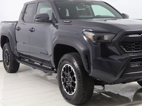 Used 2025 Toyota Tacoma TRD Off-Road image 39