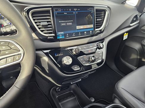 New 2026 Chrysler Voyager LX image 19