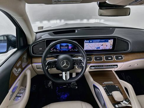 Certified 2025 Mercedes-Benz GLS 450 4MATIC image 23