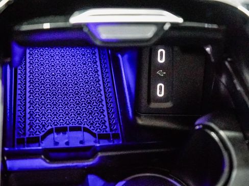 Used 2025 Mercedes-Benz GLC 300 image 23