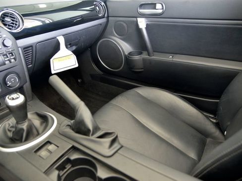 Used 2008 MAZDA MX-5 Miata Grand Touring w/ Premium Pkg RWD image 26