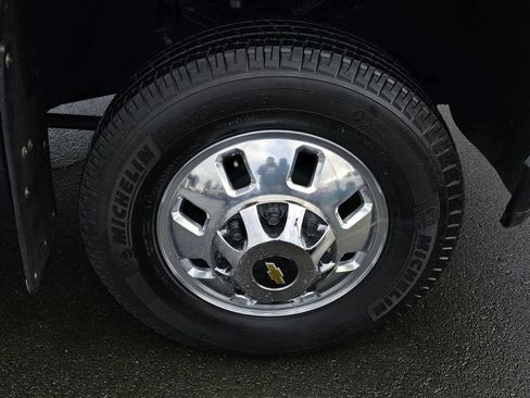 Used 2023 Chevrolet Silverado 3500 High Country image 9