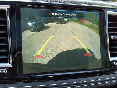Used 2023 Chrysler Pacifica Limited FWD image 24