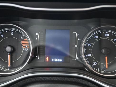 Used 2019 Jeep Cherokee Latitude w/ Popular Appearance Group FWD image 10