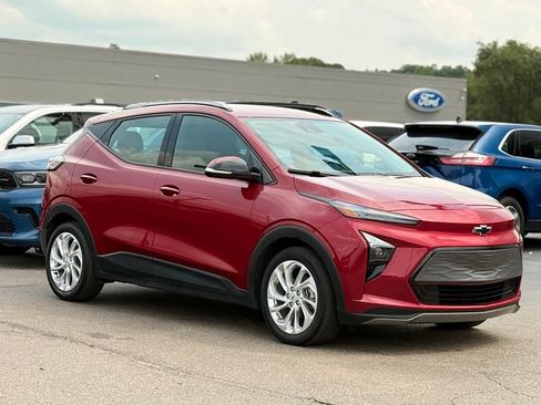 Used 2022 Chevrolet Bolt EUV LT w/ Comfort Package FWD image 26
