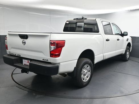 Used 2022 Nissan Titan S image 8
