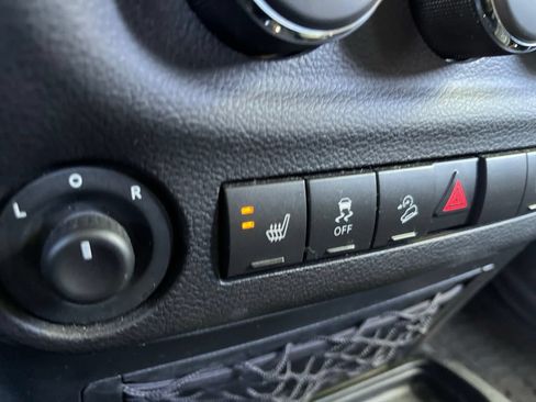 Used 2017 Jeep Wrangler Rubicon AWD/4WD image 31