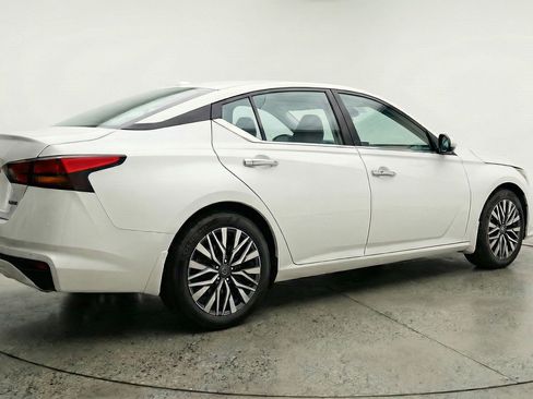 Used 2025 Nissan Altima 2.5 SV FWD image 9