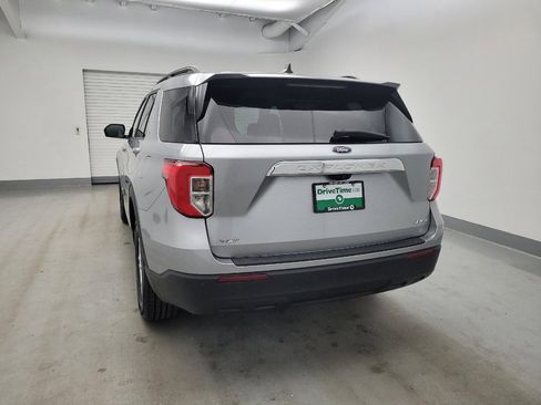 Used 2022 Ford Explorer XLT AWD/4WD image 6