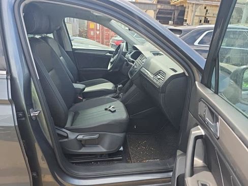 Used 2023 Volkswagen Tiguan SE FWD image 12
