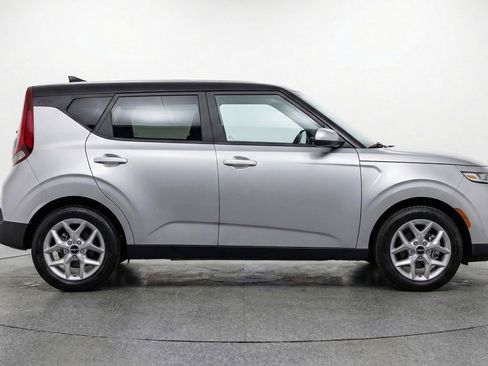 Used 2025 Kia Soul LX w/ LX Technology Package image 11