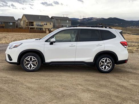 Used 2023 Subaru Forester Premium image 10