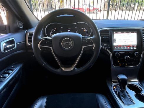 Used 2018 Jeep Grand Cherokee Altitude image 5