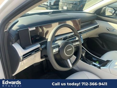 New 2025 Hyundai Tucson SEL image 16