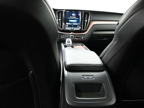 Used 2023 Volvo XC60 T8 Ultimate w/ Climate Package image 17