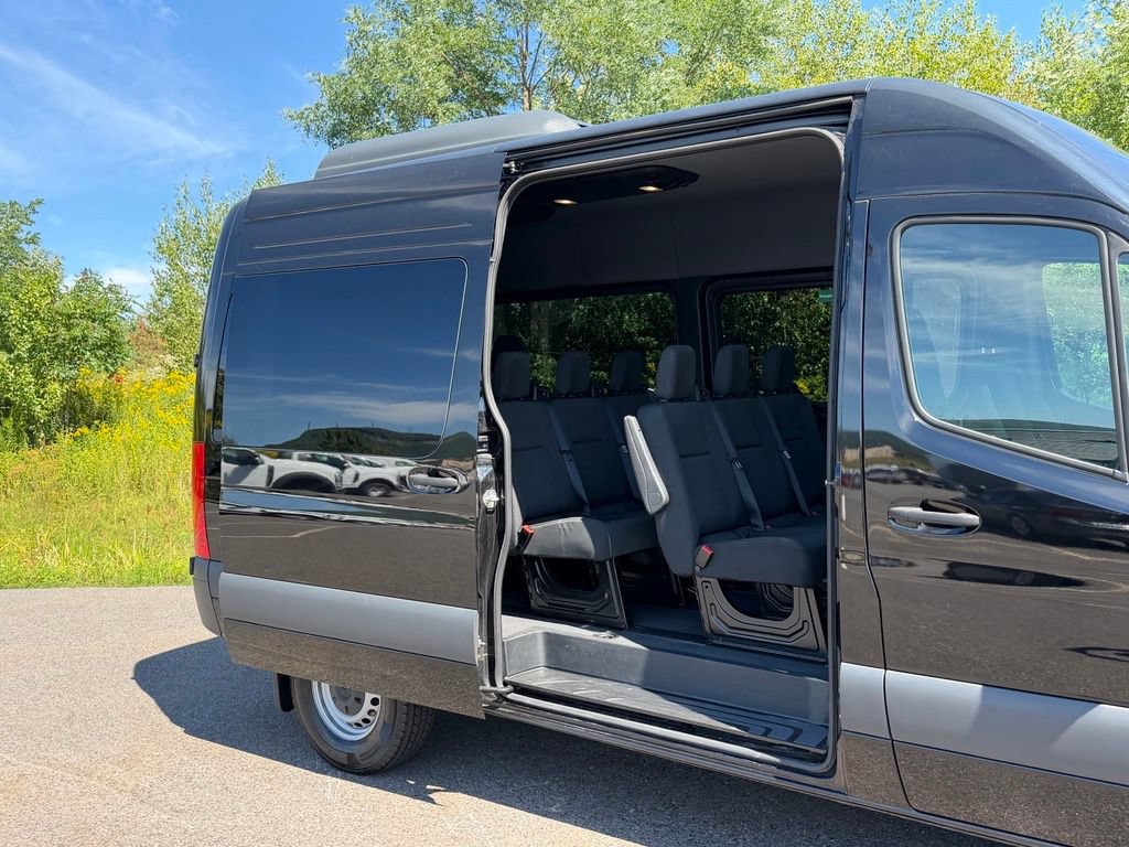 Used 2024 Mercedes-Benz Sprinter 2500 image 27