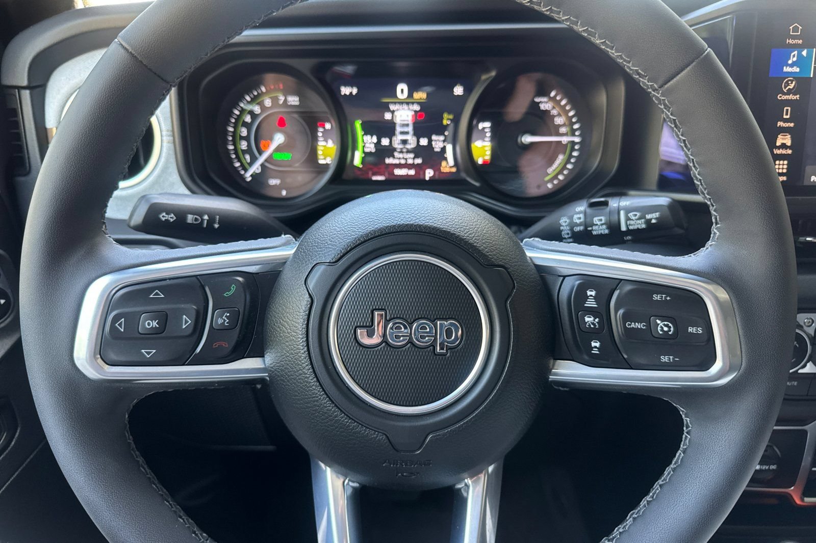Used 2025 Jeep Wrangler Unlimited Sahara AWD/4WD image 23