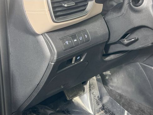 Used 2023 Hyundai Santa Fe SEL w/ Premium Package image 10