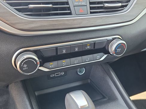 Certified 2025 Nissan Altima 2.5 SV FWD image 20