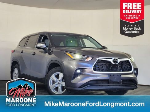 Used 2022 Toyota Highlander LE AWD/4WD image 1