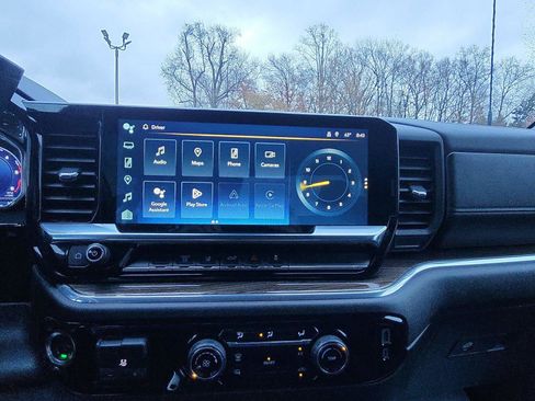 Used 2024 Chevrolet Silverado 3500 LT image 17