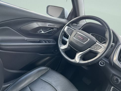 Used 2023 GMC Terrain SLT image 12