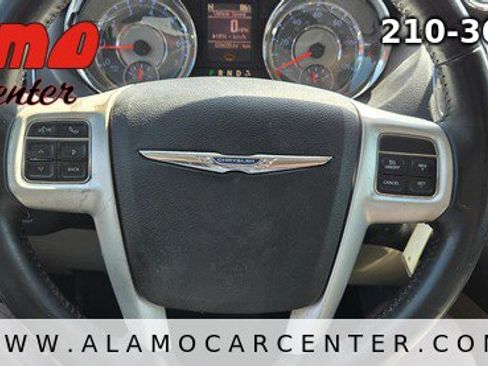Used 2014 Chrysler Town & Country Touring FWD image 37
