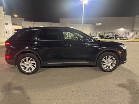 Used 2023 Lincoln Corsair AWD image 3