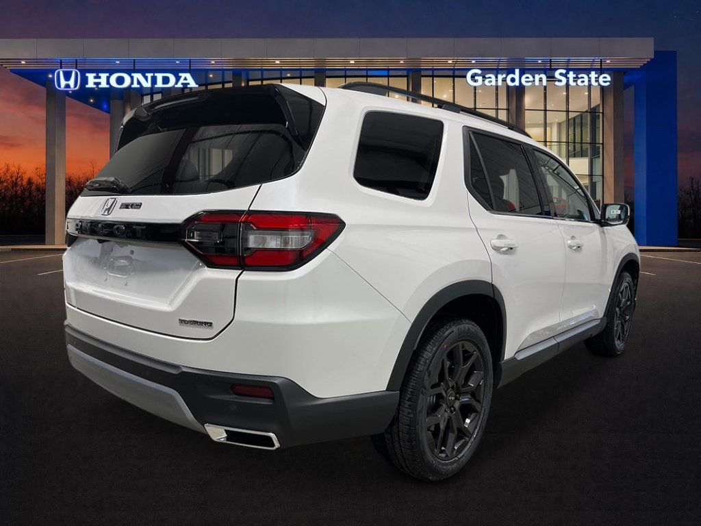 Used 2025 Honda Pilot Touring image 5