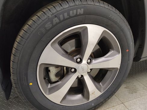 Used 2022 Jeep Cherokee Limited AWD/4WD image 31