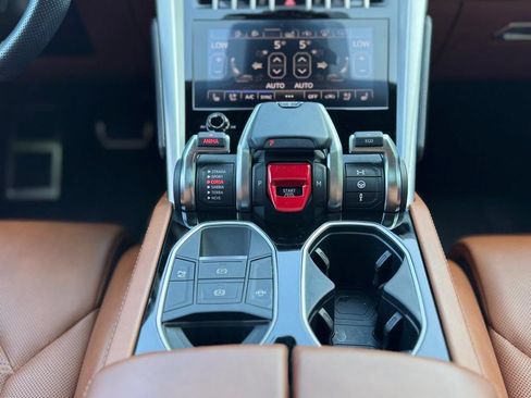 Used 2019 Lamborghini Urus AWD/4WD image 15