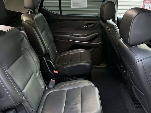 Used 2021 Chevrolet Traverse LT w/ LT Premium Package image 9